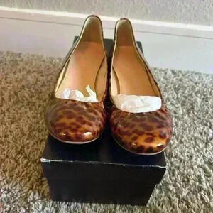 Woman’s cheetah print J Crew flats size 6 in great condition!